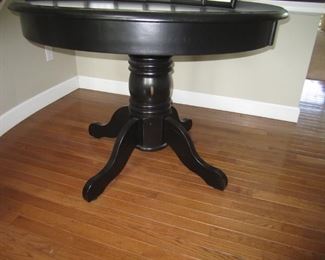BLACK ROUND TABLE