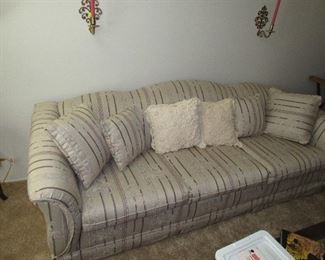 Humpback sofa Clean non smoking home