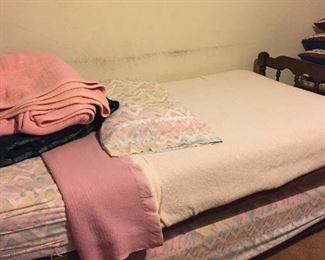 Trundle Bed, Throw Pillows