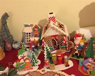 Assorted Holiday Décor 