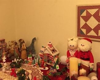 Assorted Holiday Décor 