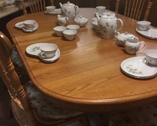 Fine Arita China Japan Service for Eight Luncheon/Tea Service Bamboo Pattern, Oak Dining Table Seats Up to Eight, Two Large Leaves, Eight Chairs