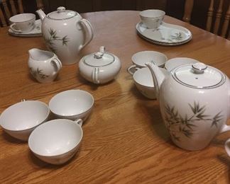 Fine Arita China Japan Service for Eight Luncheon/Tea Service Bamboo Pattern, Oak Dining Table Seats Up to Eight, Two Large Leaves, Eight Chairs