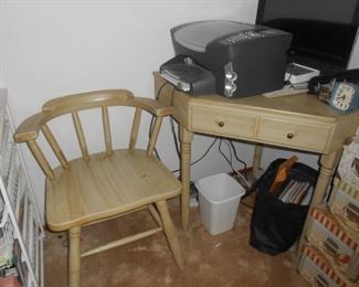 Corner desk/chair