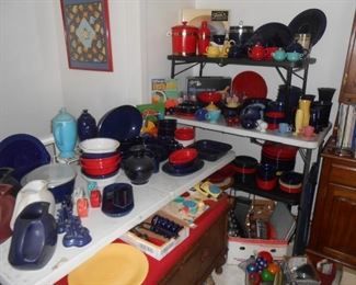 Numerous pieces of Fiestaware