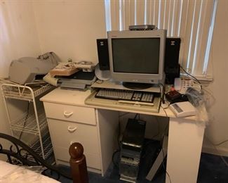 computer équipement, desk, cart