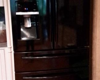 Samsung 2 year old black french door refrigerator with lower freezer and quick grab drawer as well as water/ice dispencer! Gotta love this!