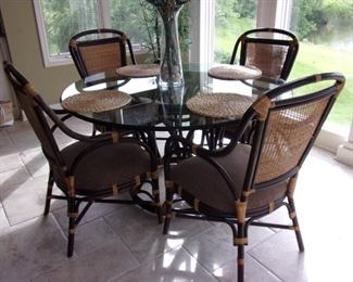 Bernhardt Dining/Kitchen/Indoor Sunroom Table with thick round beveled edge glass top table with Rattan chairs upholstered in Java! Excellent condition!