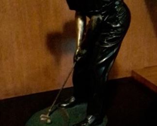 Bronze and resin male golfer figurine, 15" x 8"