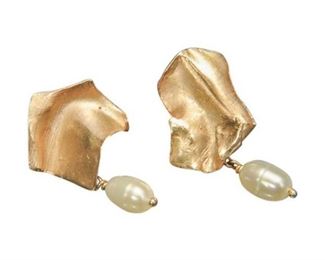 54. EVE 14 Karat Abstract Sheet Gold and Pendent Pearl Earrings