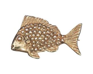 61. 14 Karat Yellow Gold Fish Form Dress Pin