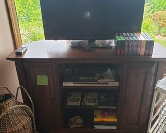 TV stand, TV, VHS,