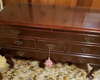 Another pic of Lane cedar chest