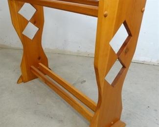 Diamond Cutout QuiltBlanket Display Rack