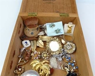 Upmann Cigar Box w Vintage Jewelry