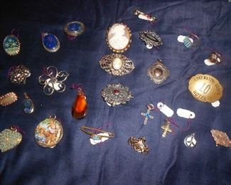 MANY VINTAGE STERLING PIECES