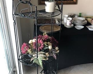 Nice metal plant stand