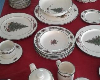 O Tannenbaum-Set a traditional table with lots of serving pieces!