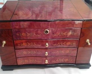 STUNNING jewelry box. Inlaid, lacquered and spacious!