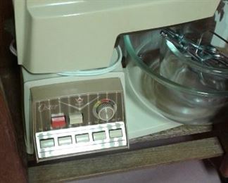 OSTER KITCHEN CENTER-HARVEST GOLD-COLOR IN PHO9T IS NOT TRUE
