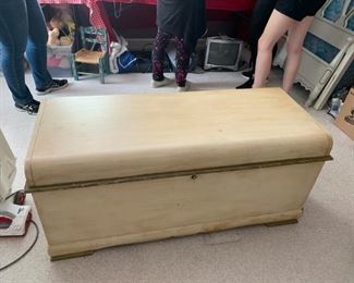#39 Lane Cedar Chest w/Tray - Painted Ant. White w/key $125.00