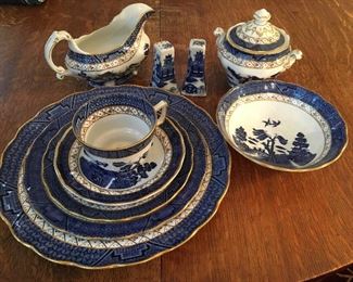 8 place settings