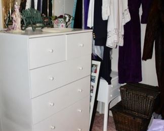 NJ Estate Sale Linden by Estate Sales By Olga