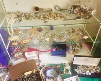 NJ Estate Sale Linden by Estate Sales By Olga