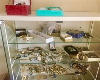 NJ Estate Sale Linden by Estate Sales By Olga