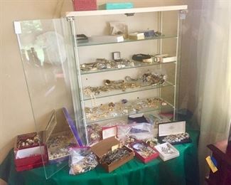 NJ Estate Sale Linden by Estate Sales By Olga