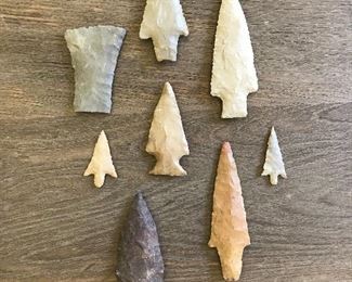 An impressive collection of Native American Indian arrowheads, including bird points, blades, from Peleo, Archaic, and Woodland periods. 