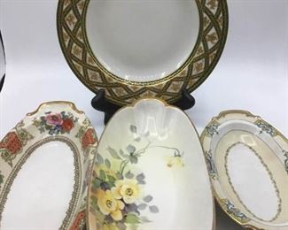 Four Pieces of Collectible Porcelain Pieces https://ctbids.com/#!/description/share/157182