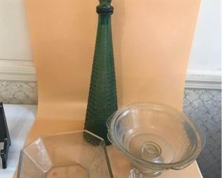 Mid Century Modern Decanter with Etched Glass       https://ctbids.com/#!/description/share/157187