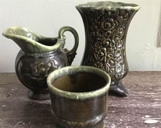 3 Hull Pottery Pieces https://ctbids.com/#!/description/share/157140