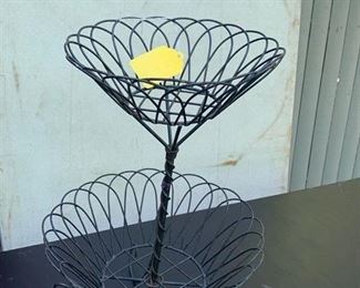 Table top wire plant stand