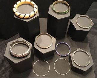 Lot of Bracelets https://ctbids.com/#!/description/share/156317