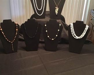 Lot of More Beaded Jewelry https://ctbids.com/#!/description/share/156311