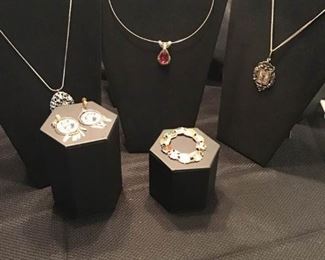 English Jewelry Lot https://ctbids.com/#!/description/share/156321