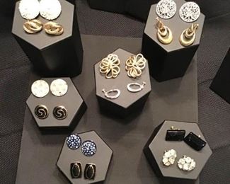 Lot of Earrings https://ctbids.com/#!/description/share/156323