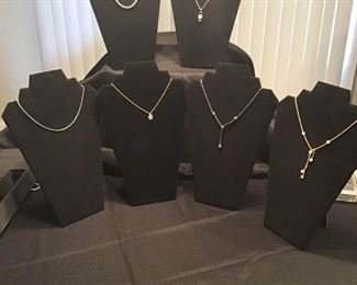 Lot of Simple Necklaces https://ctbids.com/#!/description/share/156325