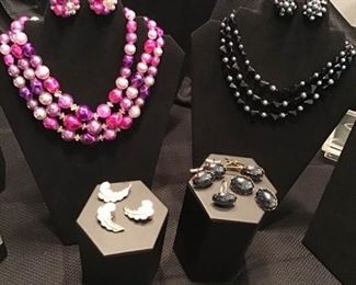 Matching Jewelry Lot https://ctbids.com/#!/description/share/156328