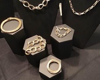 Circular Jewelry Lot https://ctbids.com/#!/description/share/156327