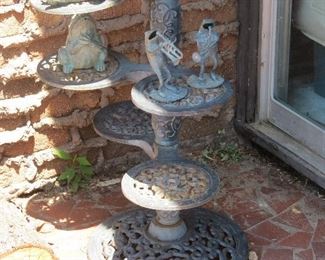 WROUGHT IRON PLANT DISPLAY