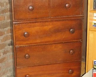 DRESSER