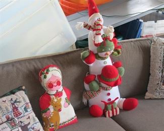 TOWER OF SNOWMEN