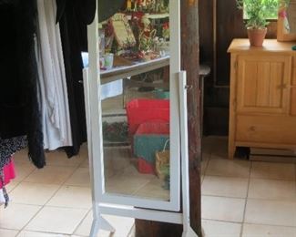 GIRL'S CHEVAL MIRROR
