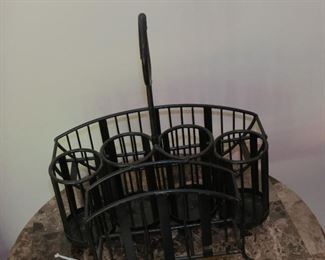 METAL BEVERAGE CADDY.