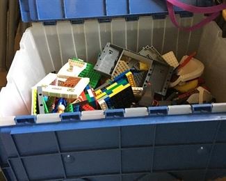 LEGGOS.