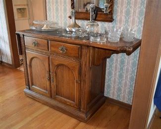 Sideboard/Buffet & Servingware