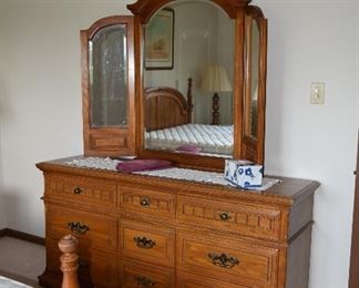 Dresser w Mirror